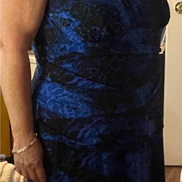 Dress - Picture 2 of 7
